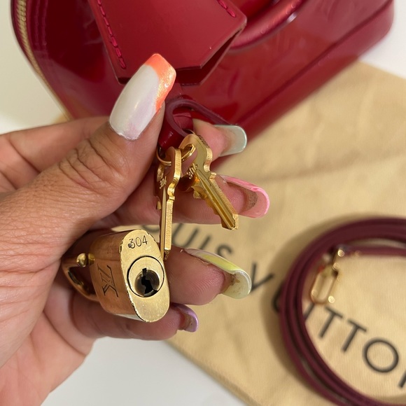 Louis Vuitton BB Alma Vernis Red  Leather Crossbody Bag - Picture 14 of 15